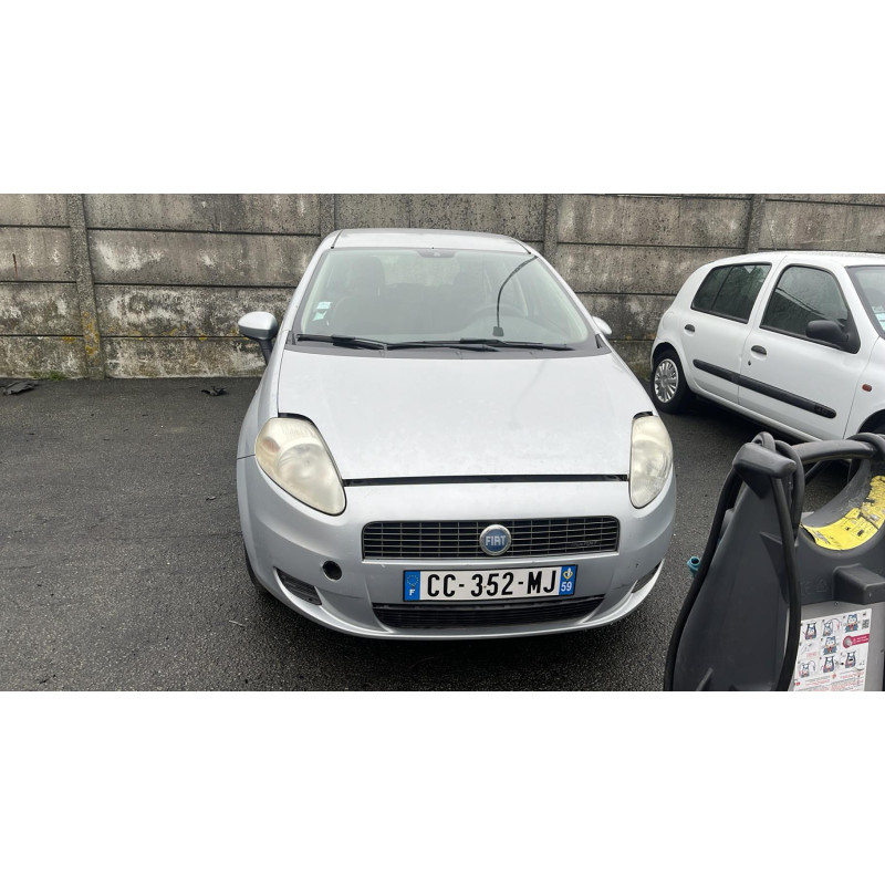 Face avant FIAT GRANDE PUNTO Photo n°15