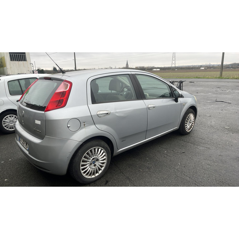 Face avant FIAT GRANDE PUNTO Photo n°17