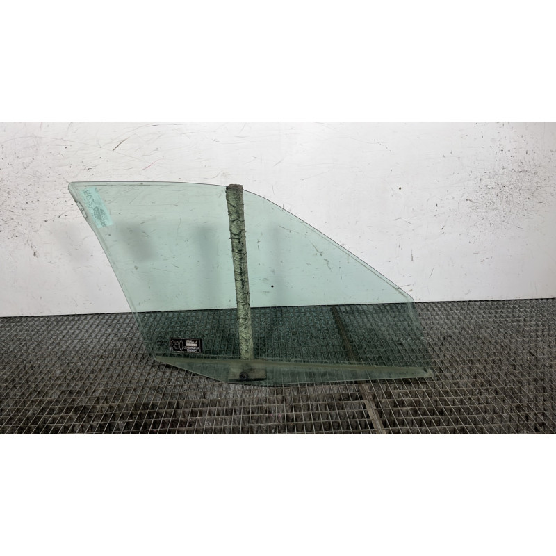 Vitre avant gauche PEUGEOT 306 Photo n°4