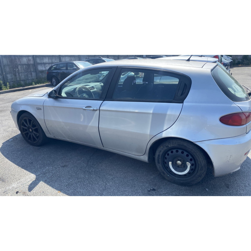 Feu arriere secondaire droit (feux) ALFA ROMEO 147 Photo n°11