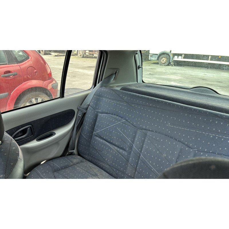 Vitre avant gauche RENAULT CLIO 2 Photo n°17