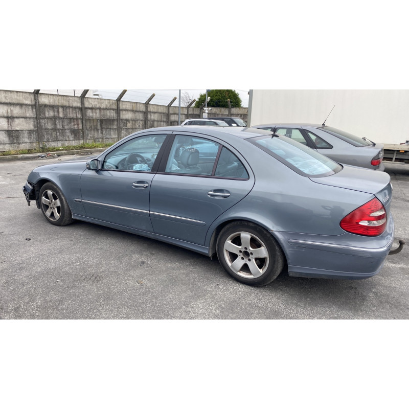 Porte avant droit MERCEDES CLASSE E 211 Photo n°14
