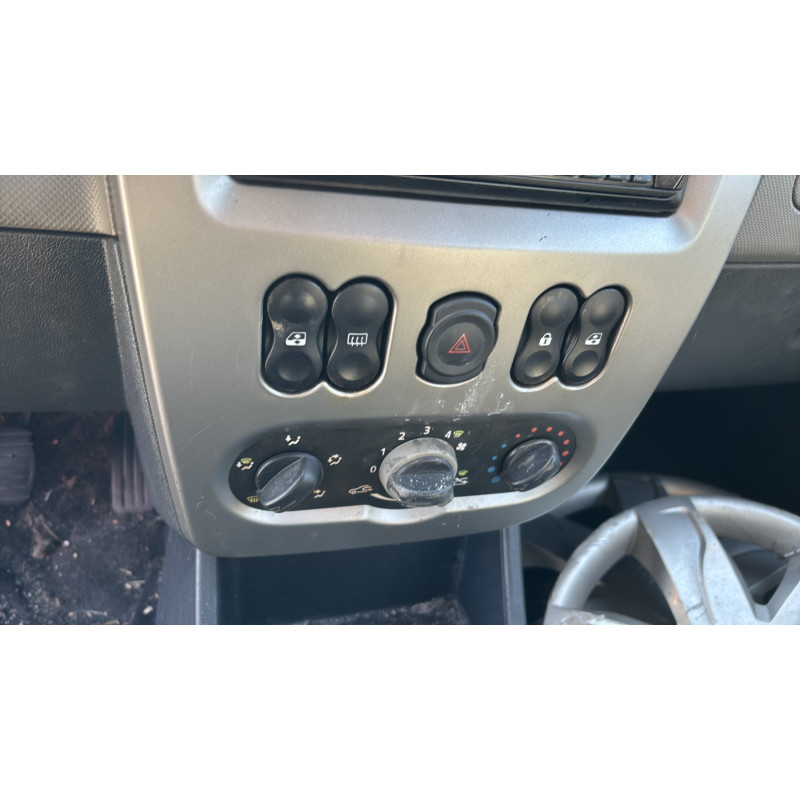 Poignee porte avant gauche DACIA SANDERO 1 Photo n°20