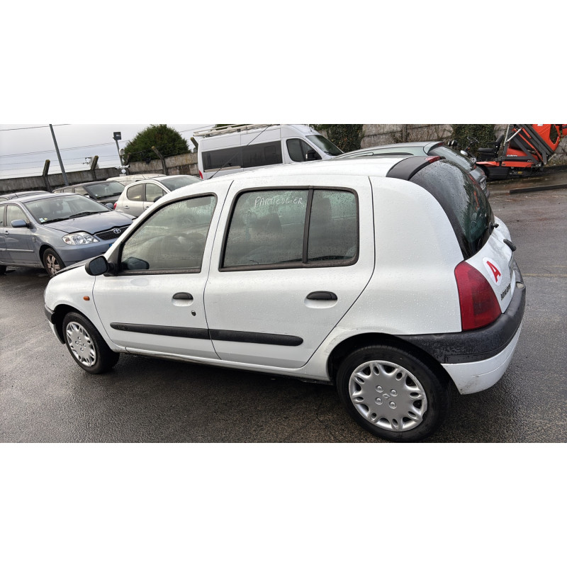 Pompe de direction RENAULT CLIO 2 Photo n°9