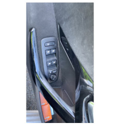Poignee porte arriere gauche PEUGEOT 208 1