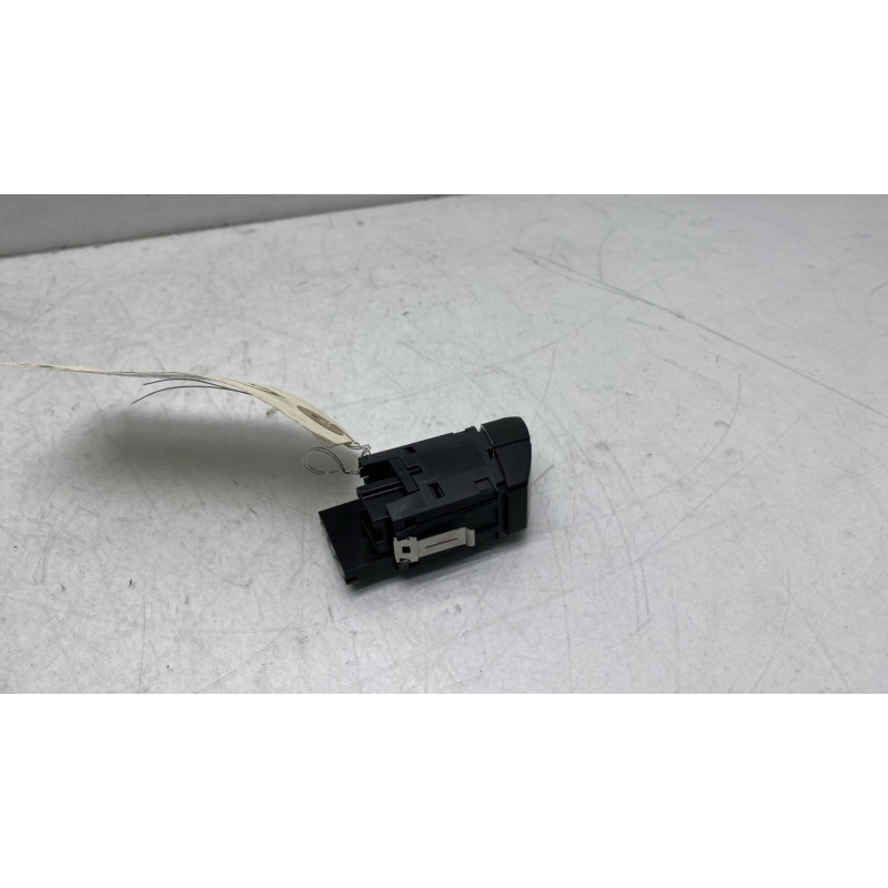 Bouton de warning BMW SERIE 2 F45 ACTIVE Photo n°4