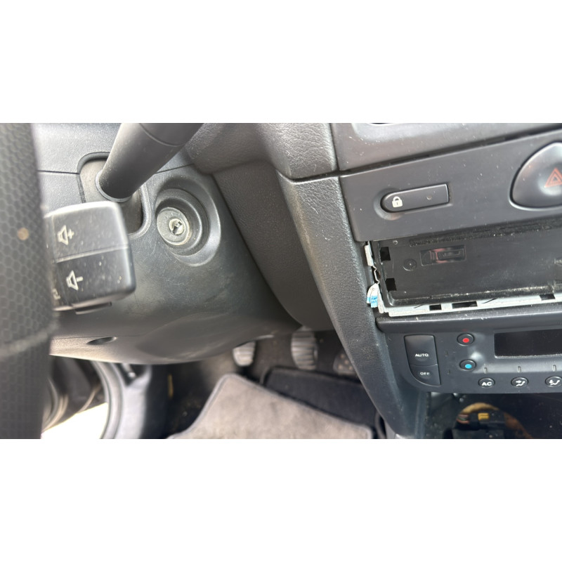 Poignee interieur avant droit RENAULT CLIO 2 Photo n°20