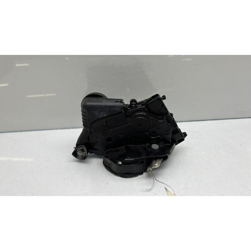 Serrure avant droit TOYOTA YARIS 2 Photo n°9