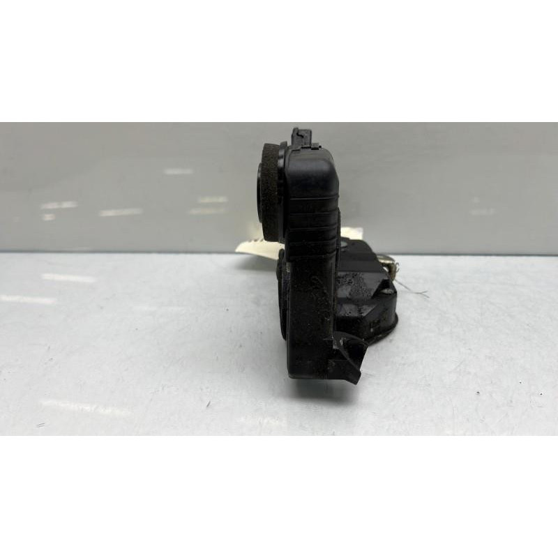 Serrure avant droit TOYOTA YARIS 2 Photo n°10
