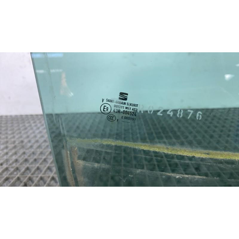 Vitre arriere droit SEAT ARONA Photo n°2
