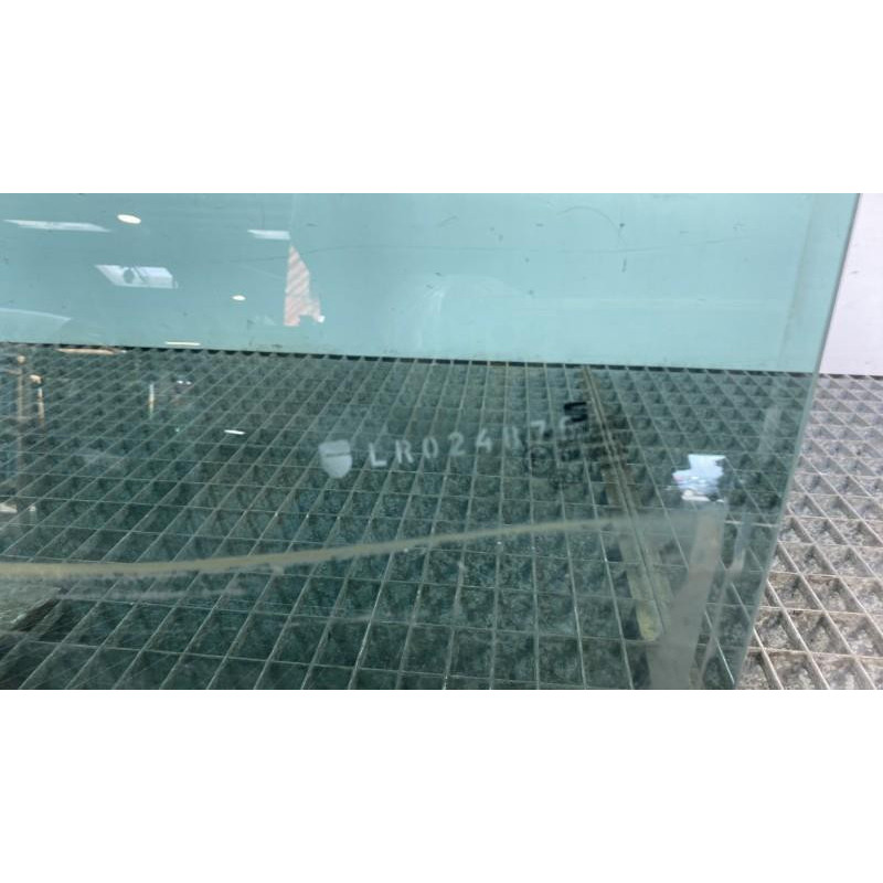 Vitre arriere gauche SEAT ARONA Photo n°4