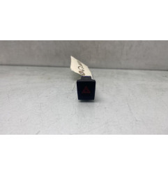 Bouton de warning SEAT ARONA Photo n°1