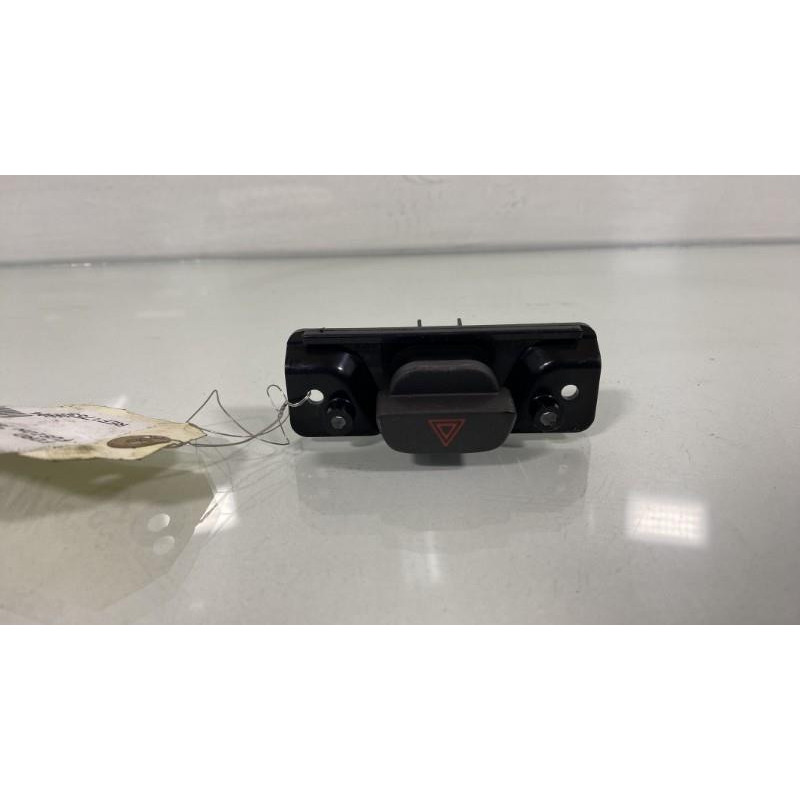 Bouton de warning FORD FUSION Photo n°2