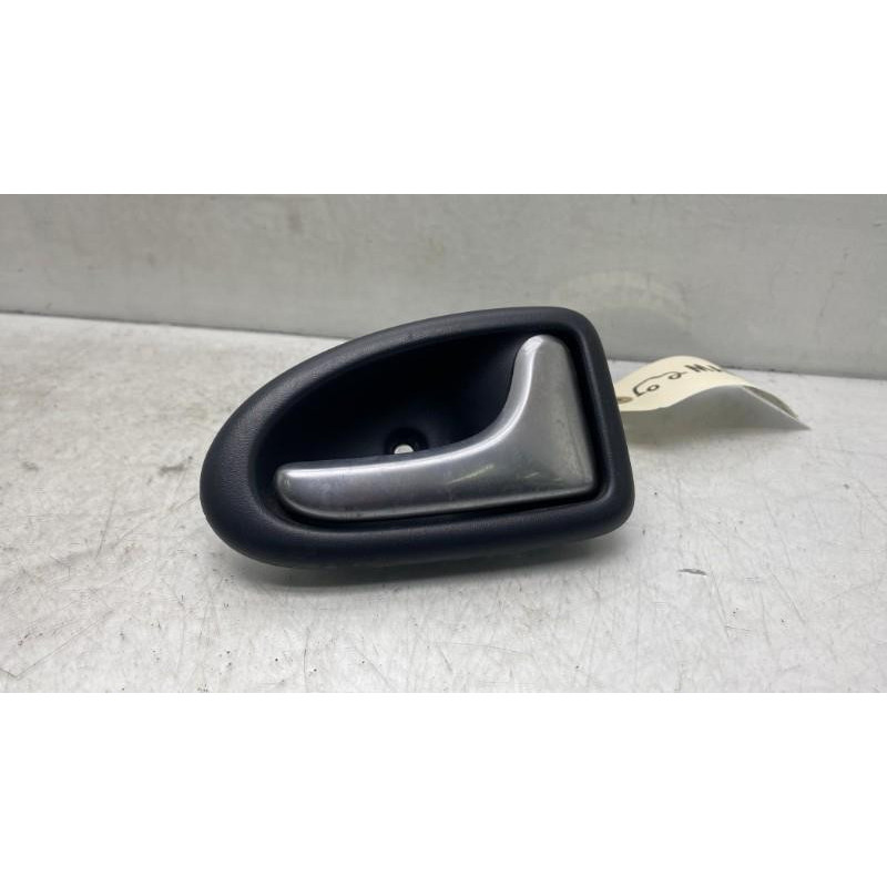 Poignee interieur avant droit RENAULT CLIO 2 Photo n°3