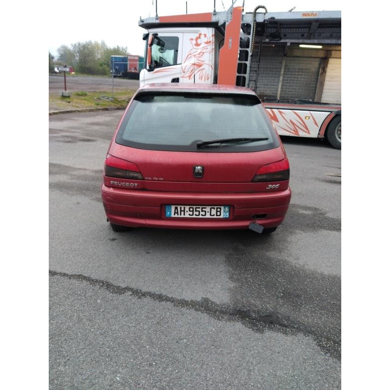 Attache ceinture arriere gauche PEUGEOT 306 Photo n°5