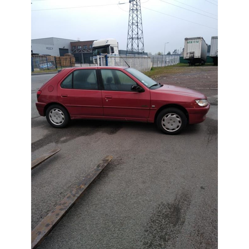 Attache ceinture arriere gauche PEUGEOT 306 Photo n°15
