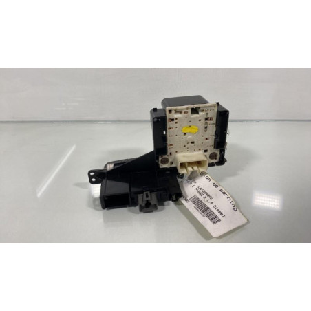 Bouton de warning TOYOTA YARIS 1 Photo n°1