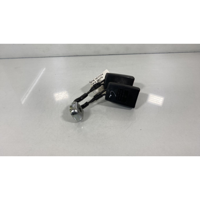 Attache ceinture arriere gauche VOLKSWAGEN POLO 4 Photo n°1