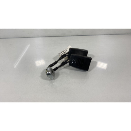 Attache ceinture arriere gauche VOLKSWAGEN POLO 4 Photo n°1