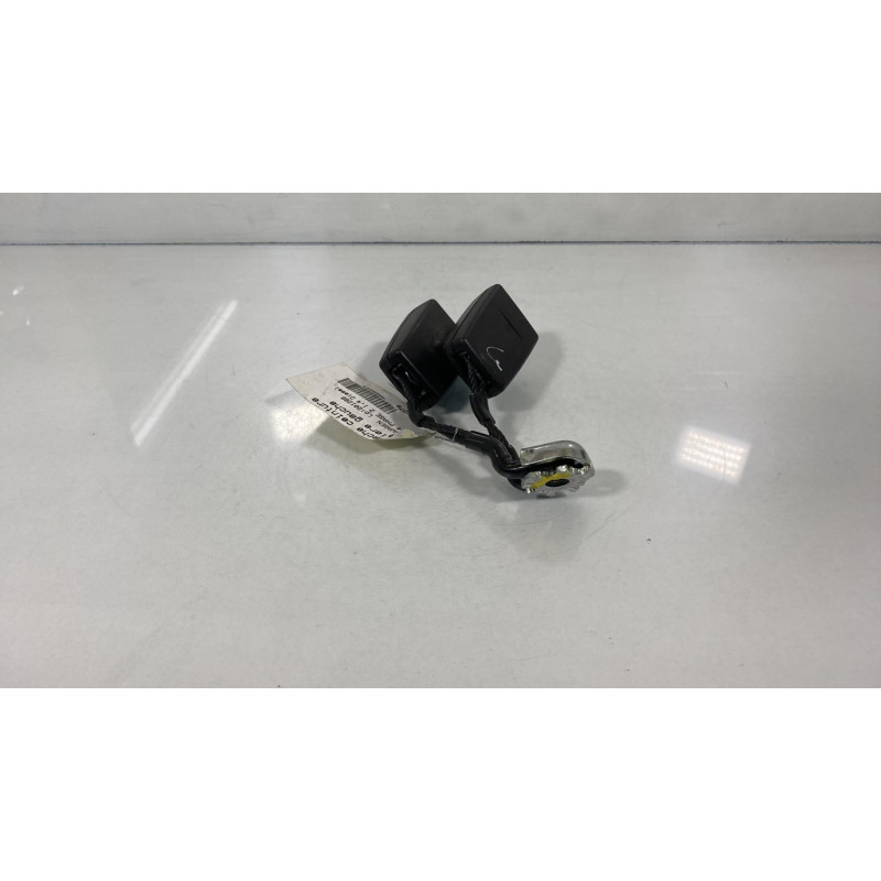 Attache ceinture arriere gauche VOLKSWAGEN POLO 4 Photo n°2