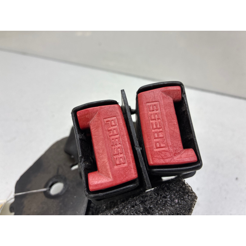 Attache ceinture arriere droit RENAULT CLIO 2 Photo n°4