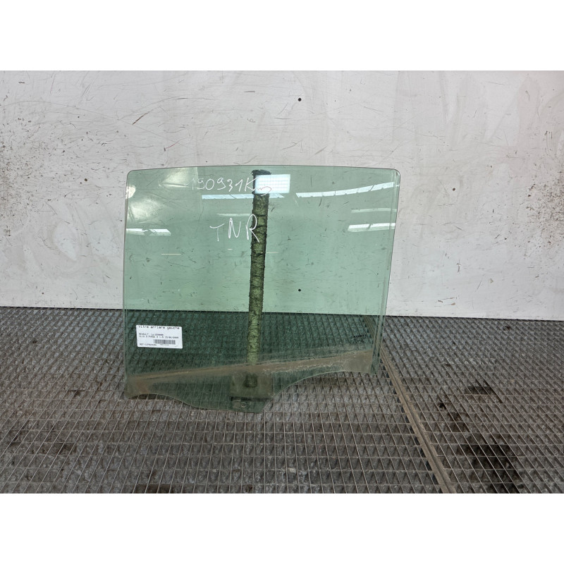 Vitre arriere gauche RENAULT CLIO 3 Photo n°1