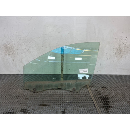 Vitre avant gauche RENAULT CLIO 3 Photo n°1