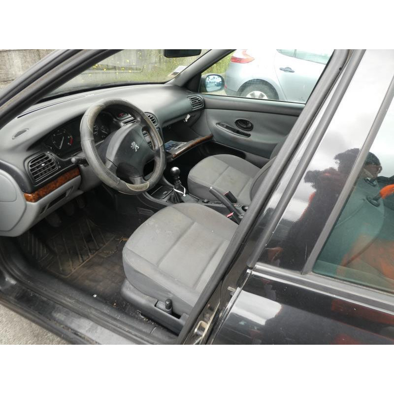 Attache ceinture arriere droit PEUGEOT 406 Photo n°4