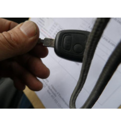 Attache ceinture arriere droit PEUGEOT 406