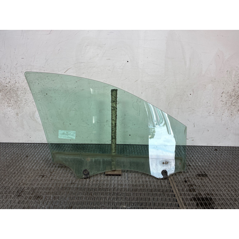 Vitre avant gauche RENAULT CLIO 3 Photo n°2