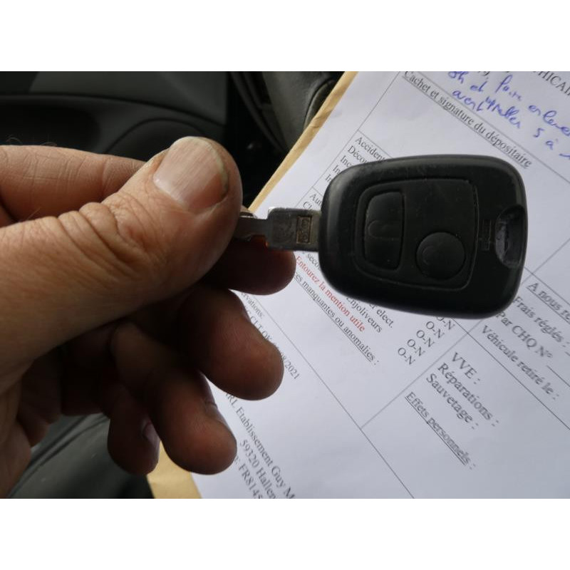 Attache ceinture arriere gauche PEUGEOT 406 Photo n°6
