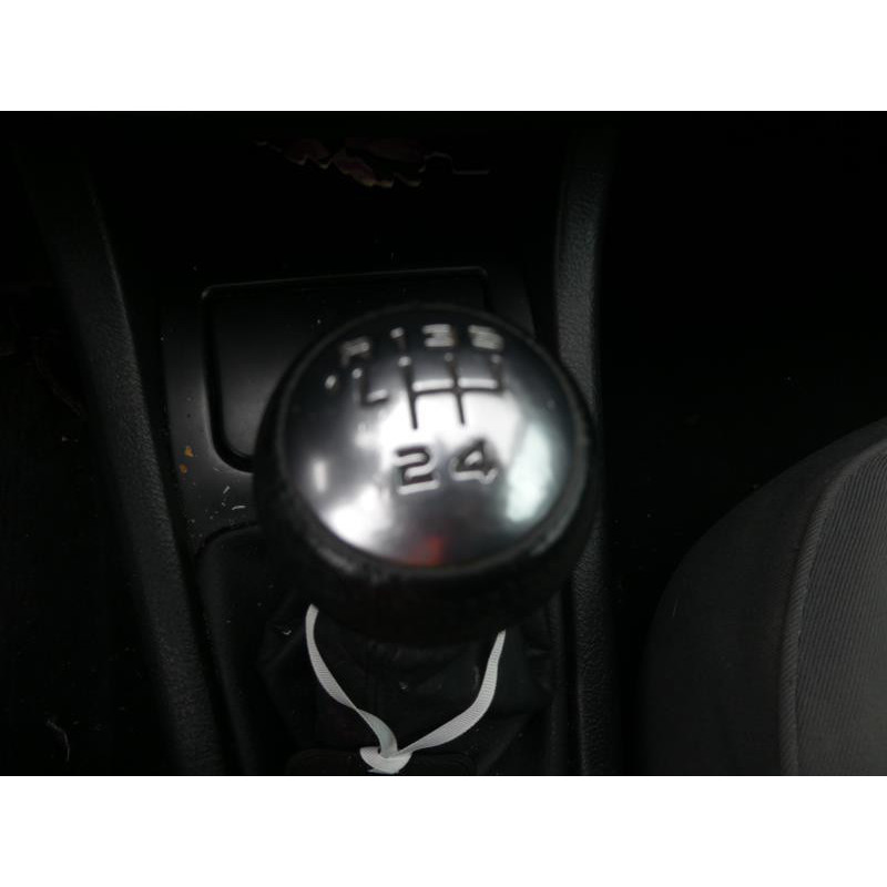 Attache ceinture arriere gauche PEUGEOT 406 Photo n°11