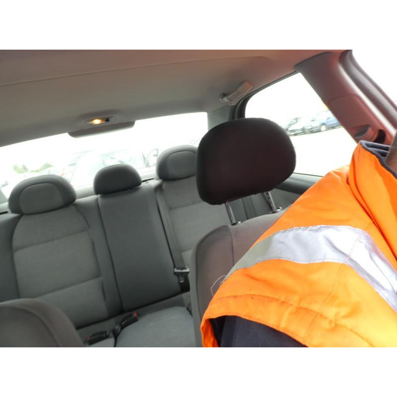 Attache ceinture arriere gauche PEUGEOT 406 Photo n°13