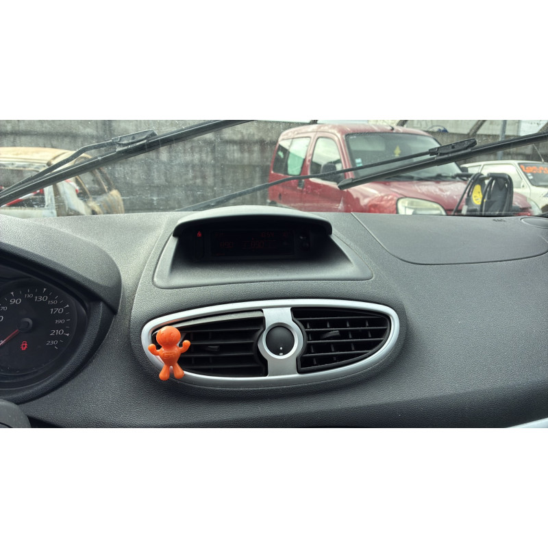 Vitre avant gauche RENAULT CLIO 3 Photo n°20