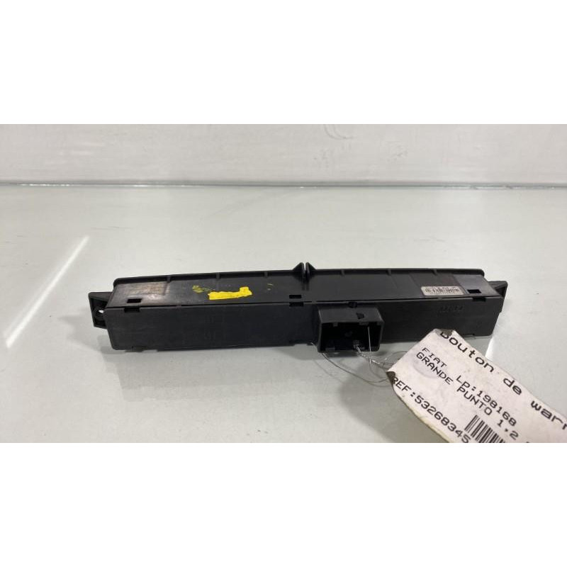 Bouton de warning FIAT GRANDE PUNTO Photo n°1