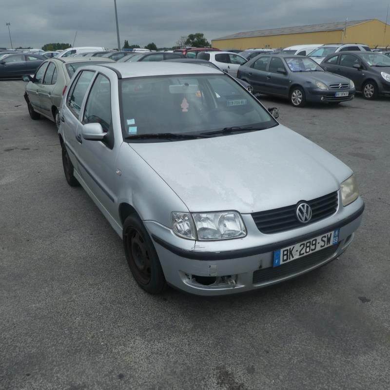 Etrier avant gauche (freinage) VOLKSWAGEN POLO 3 Photo n°2