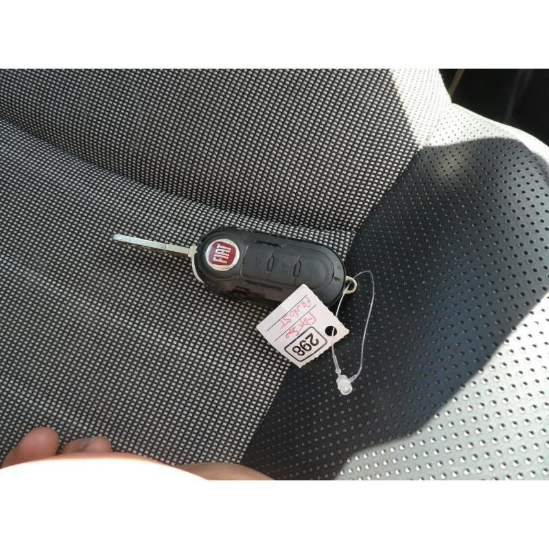 Bouton de warning FIAT 500 2 Photo n°8