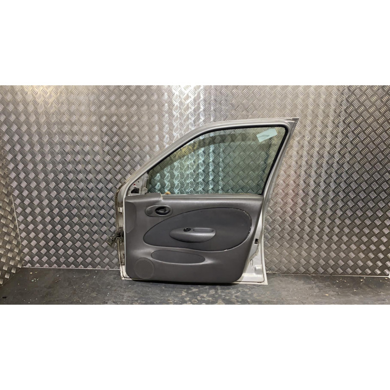 Porte avant droit MAZDA 121 3 Photo n°1
