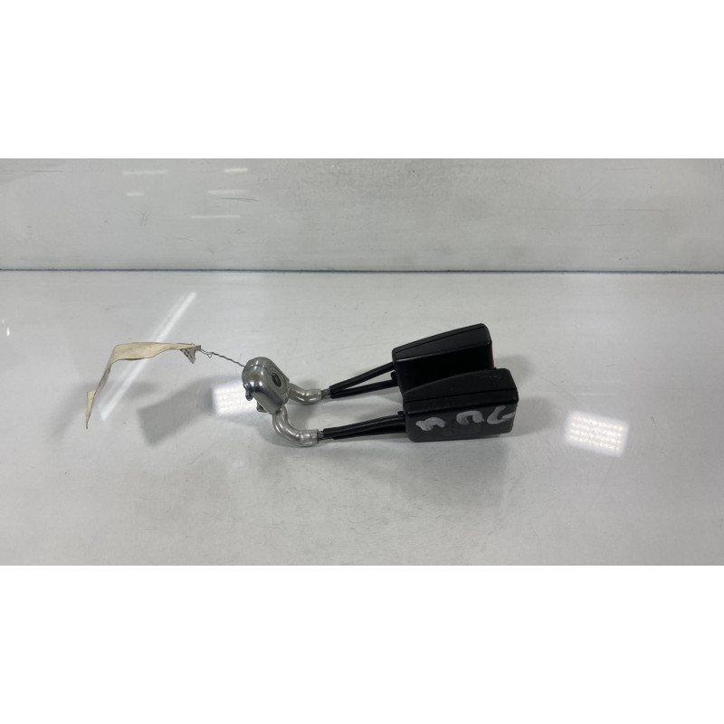Attache ceinture arriere gauche SEAT IBIZA 4 Photo n°1