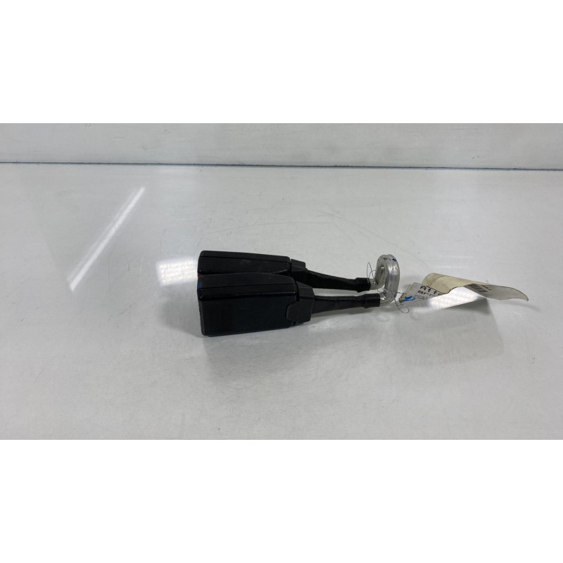 Attache ceinture arriere droit OPEL CORSA C Photo n°1