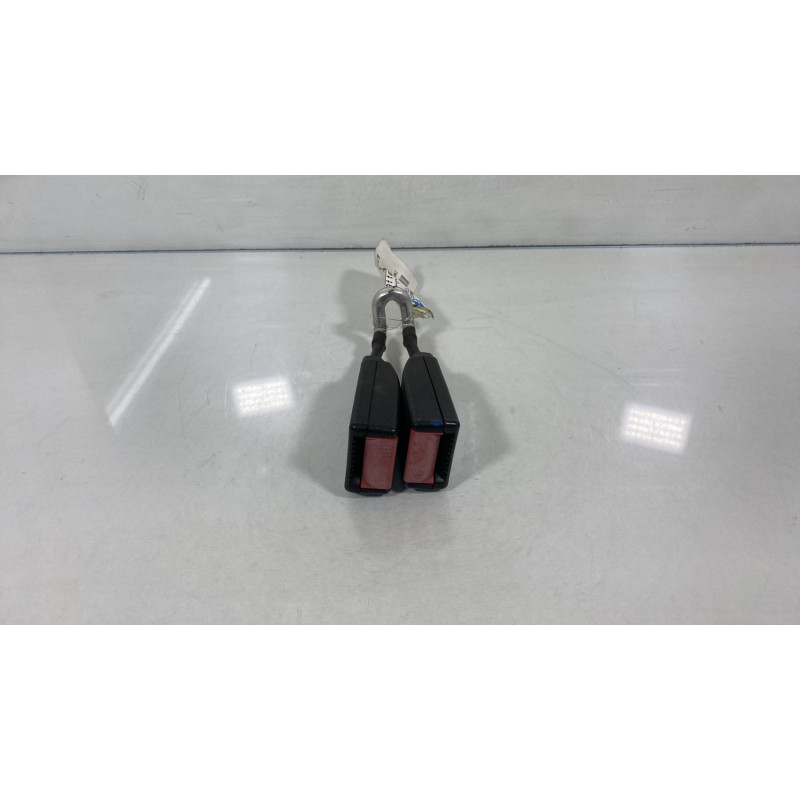 Attache ceinture arriere droit OPEL CORSA C Photo n°3