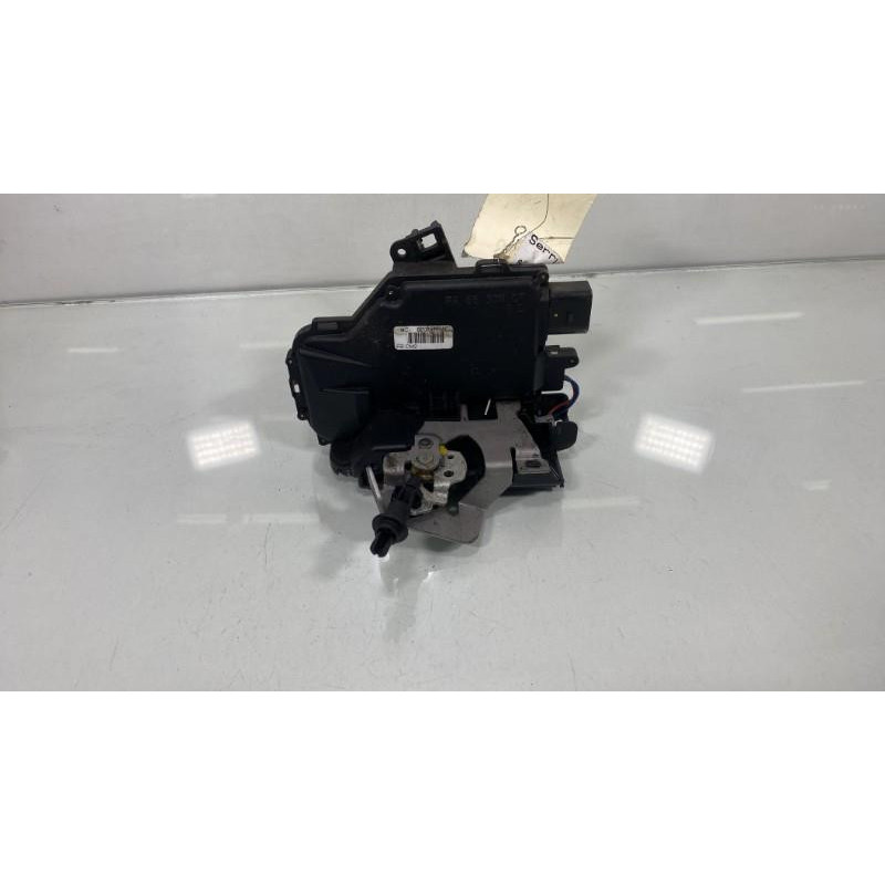 Serrure arriere droit AUDI A4 2 Photo n°1