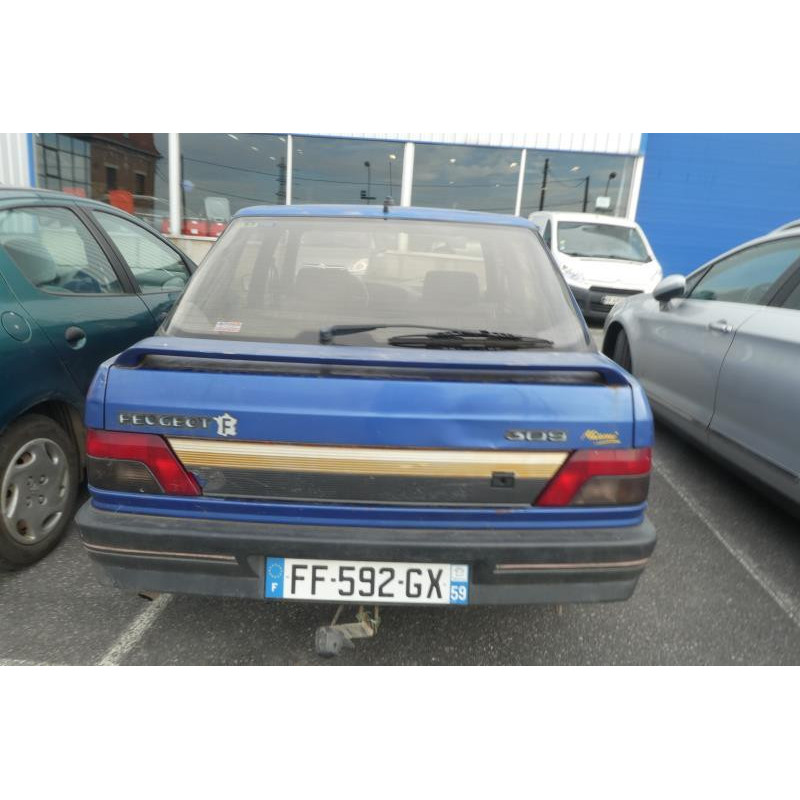 Porte avant droit PEUGEOT 309 Photo n°11