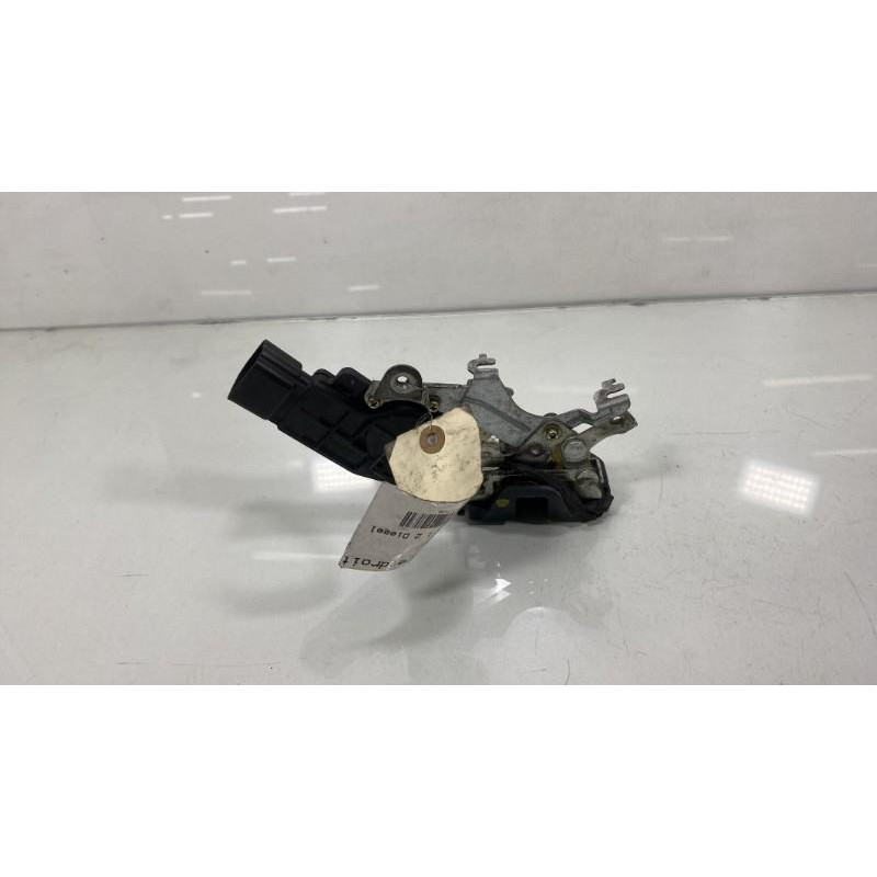 Serrure arriere droit TOYOTA AVENSIS VERSO Photo n°3