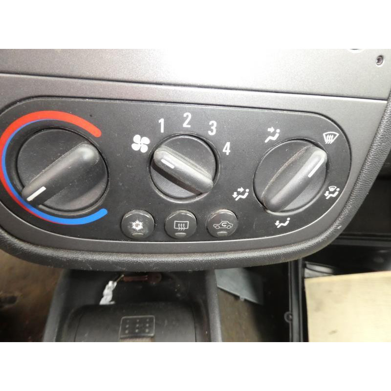 Leve vitre electrique avant gauche OPEL CORSA C Photo n°13