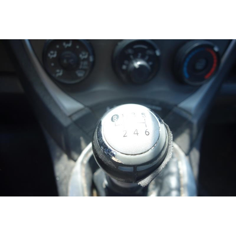 Leve vitre electrique avant gauche TOYOTA VERSO-S Photo n°10