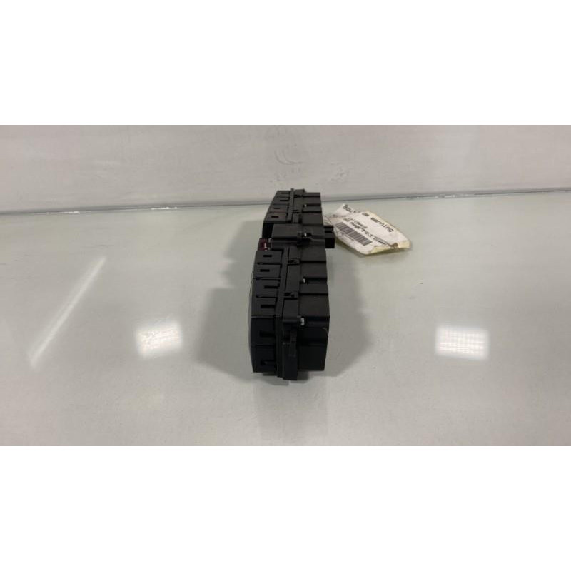 Bouton de warning MERCEDES CLASSE C 203 Photo n°1