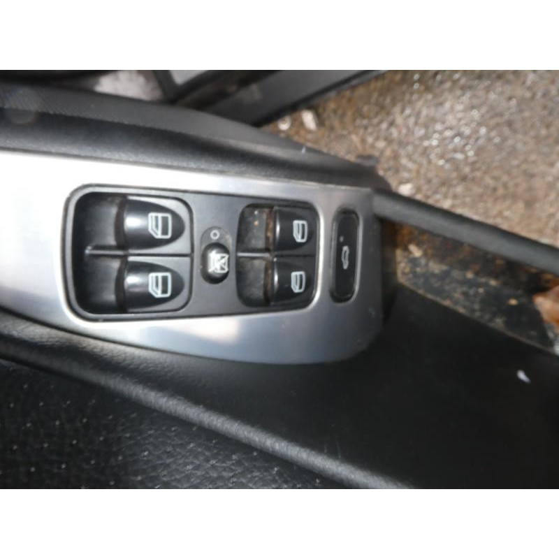 Bouton de warning MERCEDES CLASSE C 203 Photo n°4