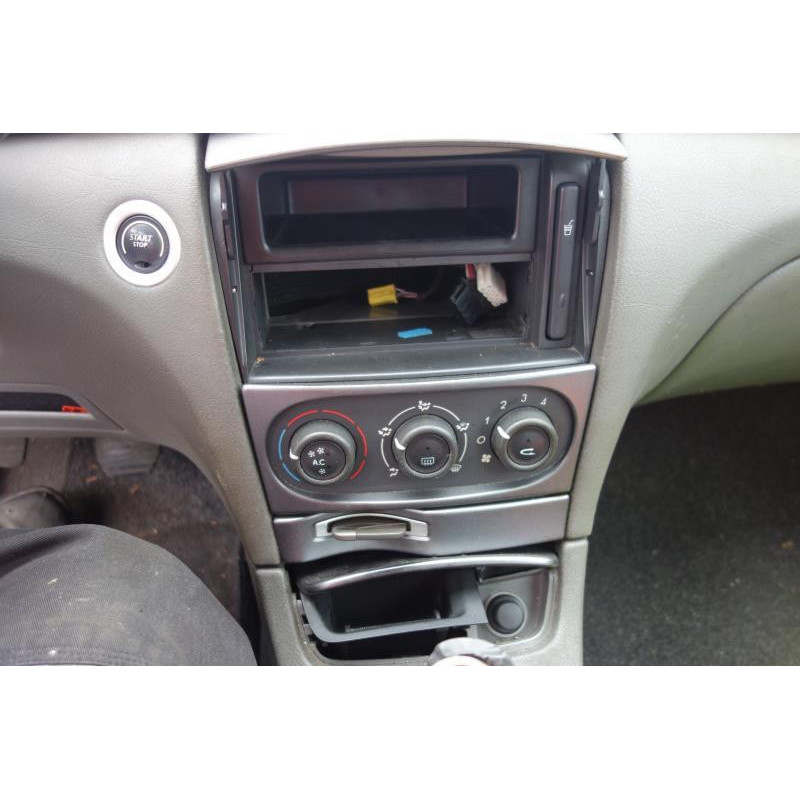Calandre RENAULT LAGUNA 2 Photo n°9