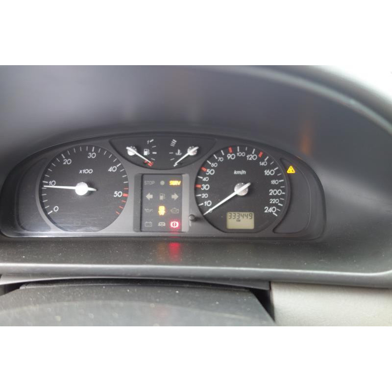Calandre RENAULT LAGUNA 2 Photo n°11